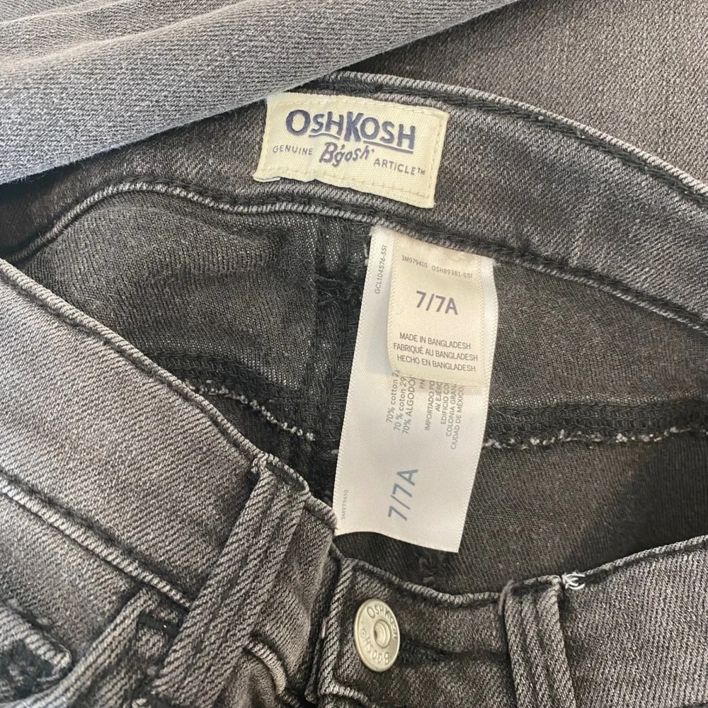 OshKosh Jeans Girls 7 Black Frayed Hem Button Front High Rise Cropped Denim Snap